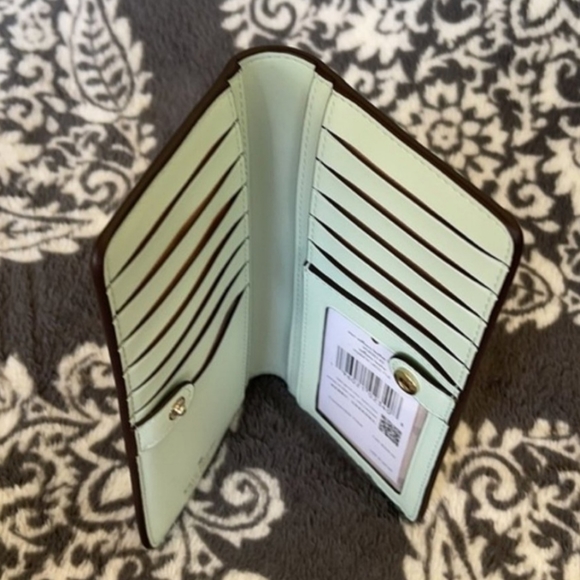 COPY - Kate spade wallet - Picture 2 of 4